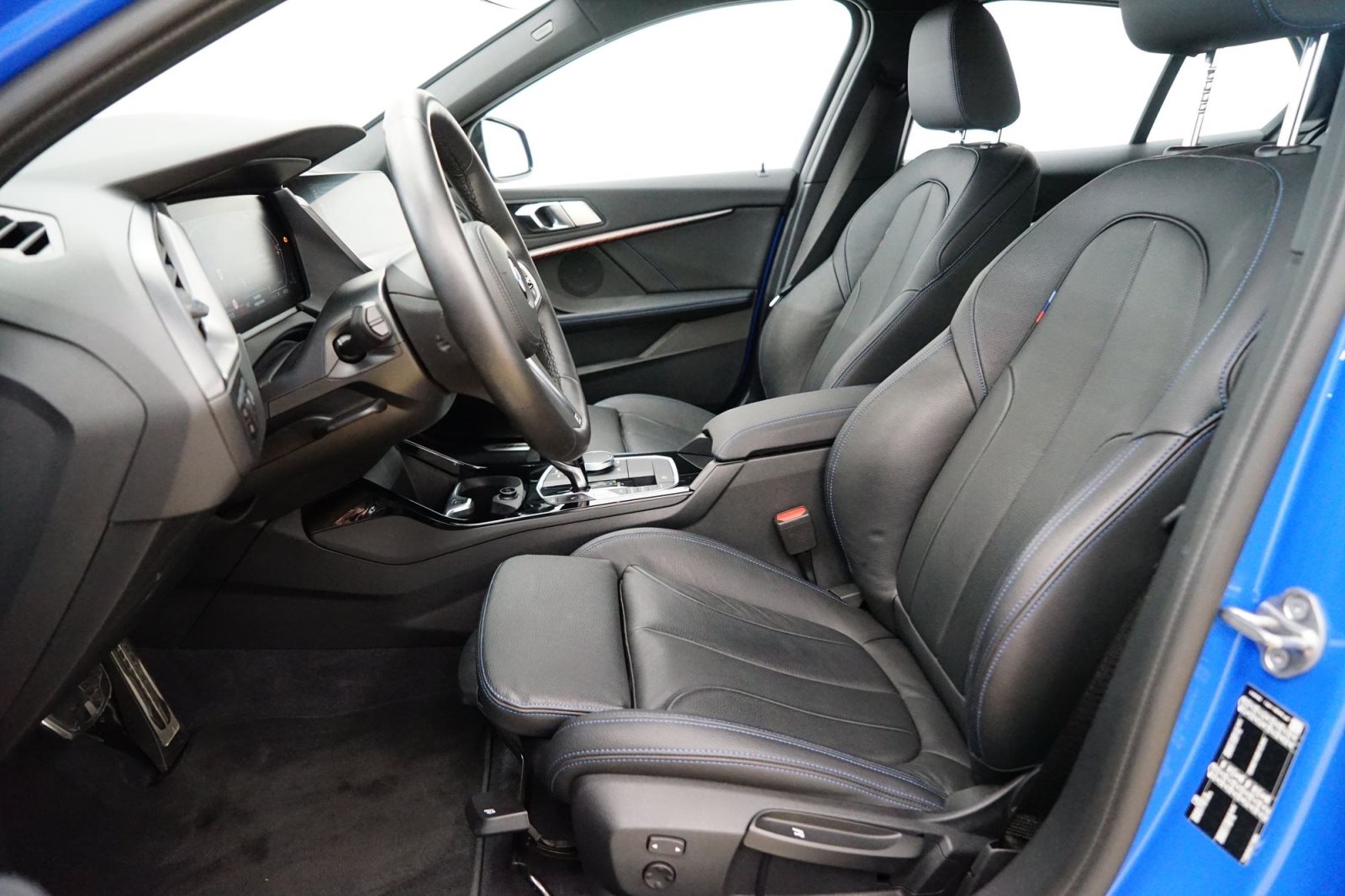 Fahrzeugabbildung BMW 120i 5-Türer A [M Sport, LC Prof., SHZ, PDC, LED]