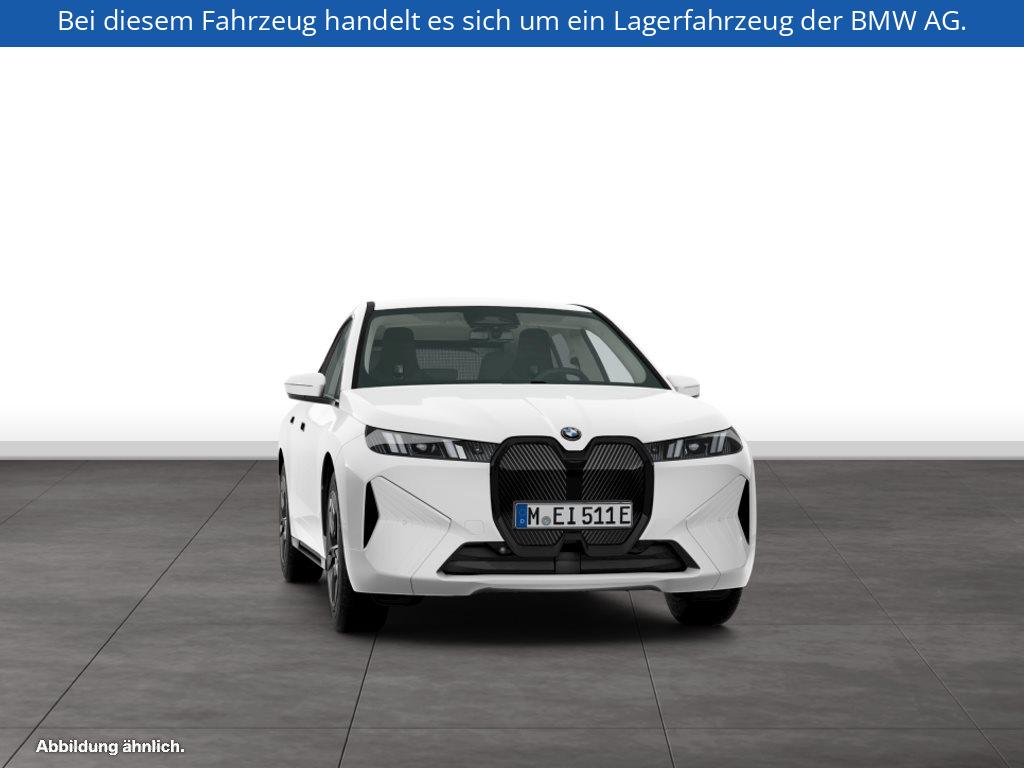 Fahrzeugabbildung BMW iX xDrive45