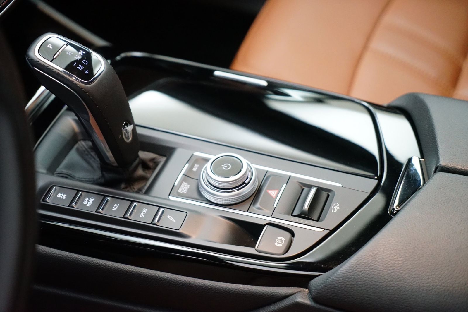 Fahrzeugabbildung Maserati Levante Modena S [Navi, LED, SoftClose, 20 LMR]