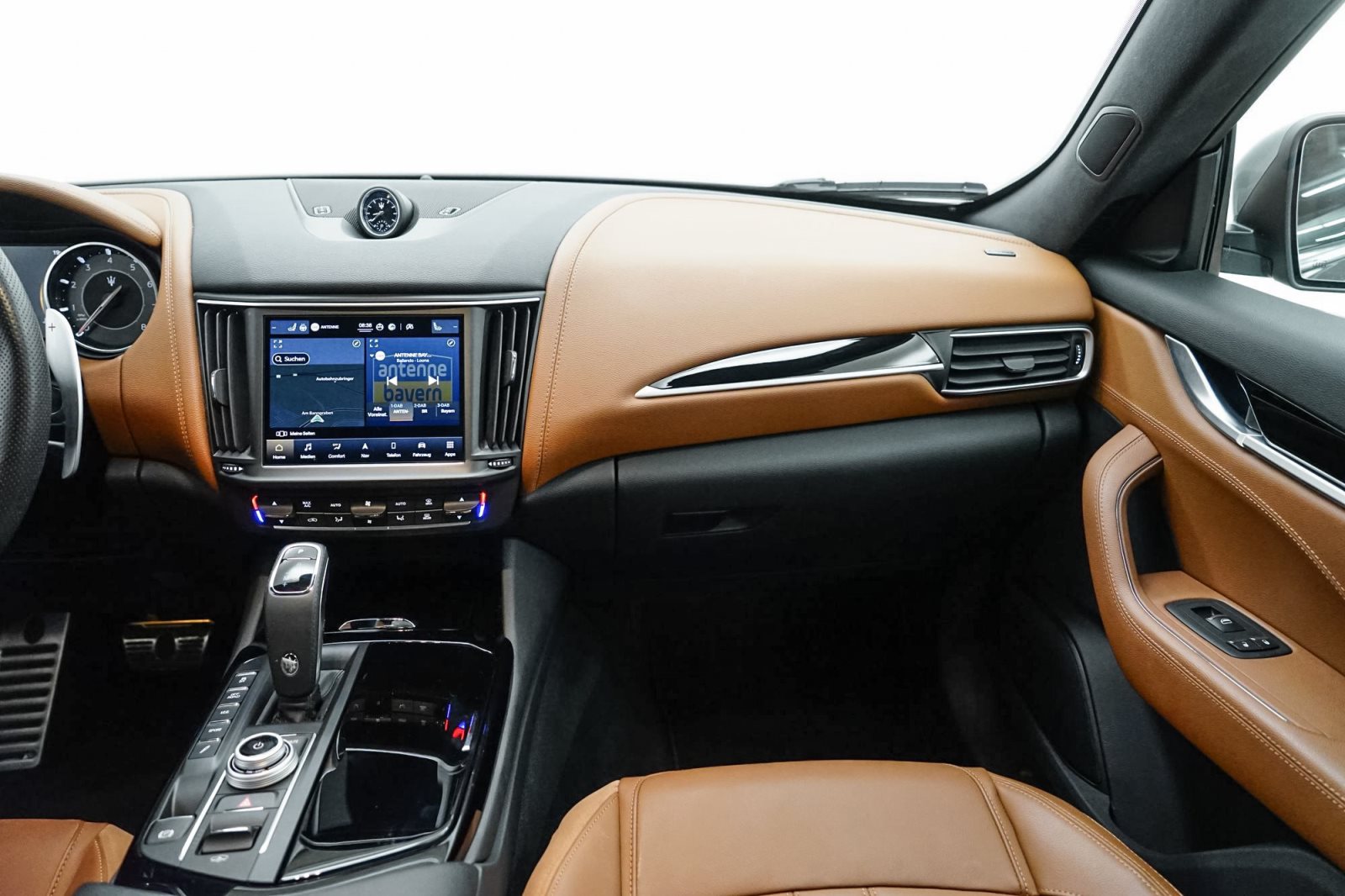 Fahrzeugabbildung Maserati Levante Modena S [Navi, LED, SoftClose, 20 LMR]