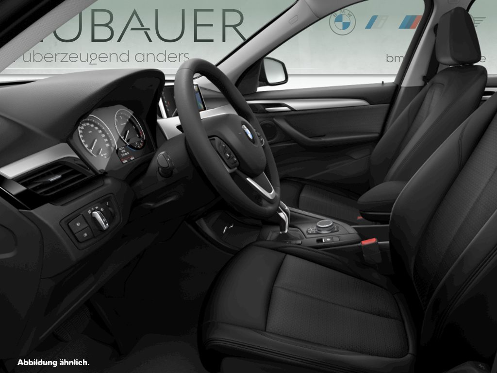 Fahrzeugabbildung BMW X1 sDrive18d [Advantage, HUD, RFK, AHK, Pano]