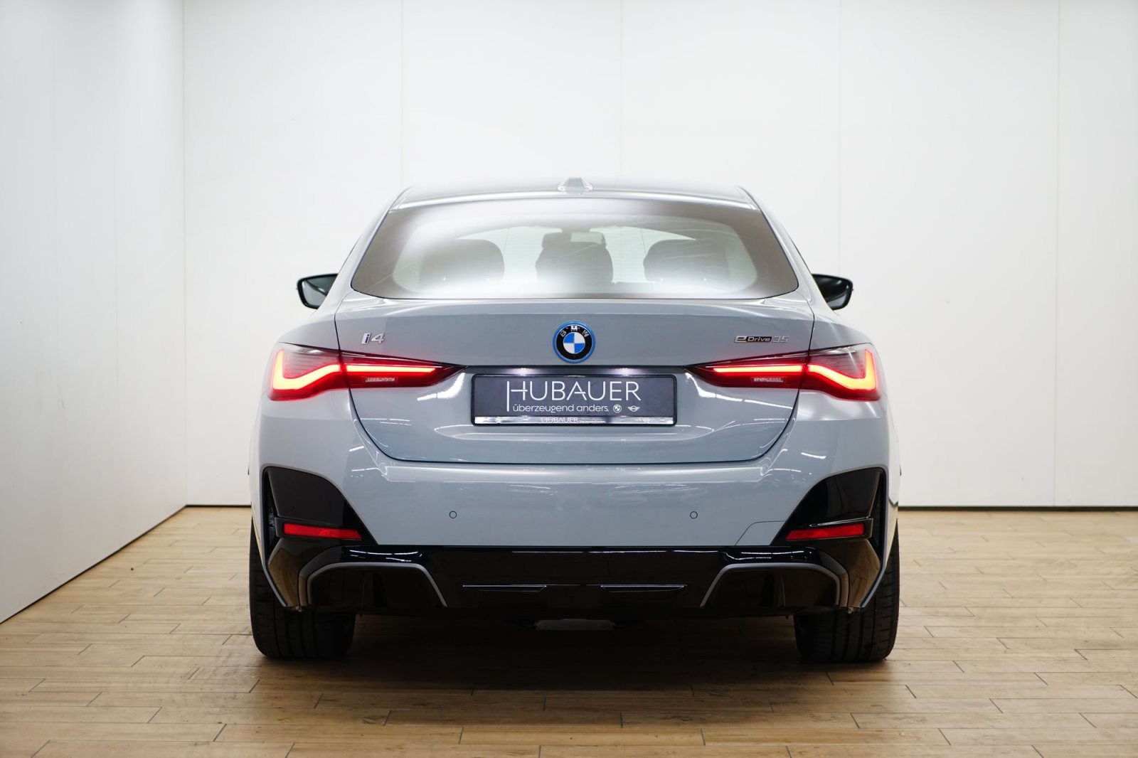 Fahrzeugabbildung BMW i4 eDrive35 [M Sport, ACC, 19 LMR, RFK, SHZ]