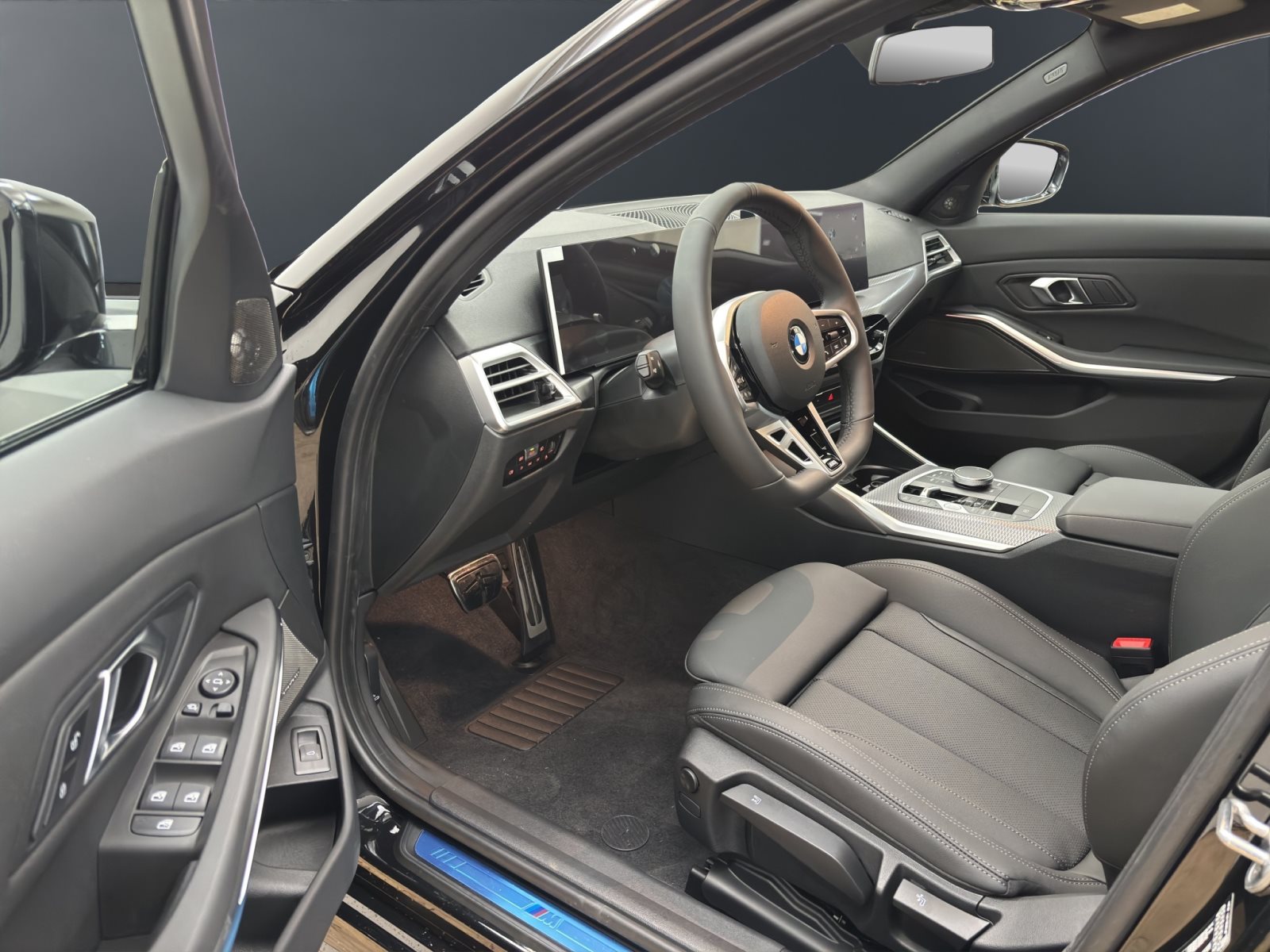 Fahrzeugabbildung BMW 320d xDrive Touring [M Sport Pro, AHK, ACC, RFK, 19 LMR]