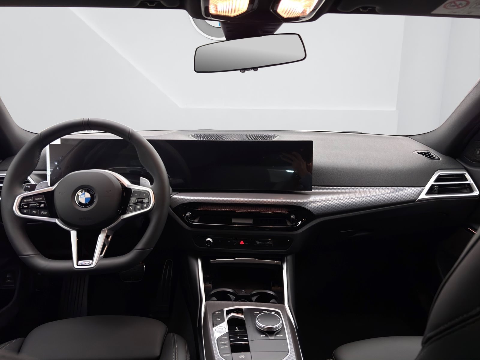 Fahrzeugabbildung BMW 320d xDrive Touring [M Sport Pro, AHK, ACC, RFK, 19 LMR]