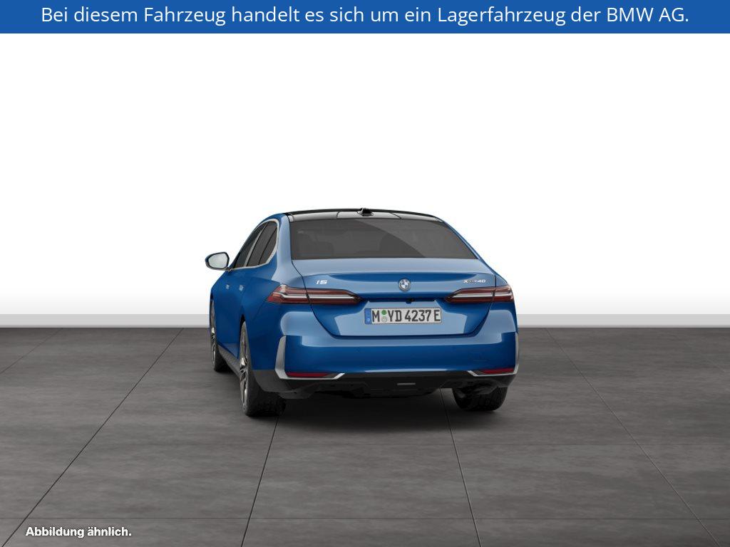 Fahrzeugabbildung BMW i5 xDrive40