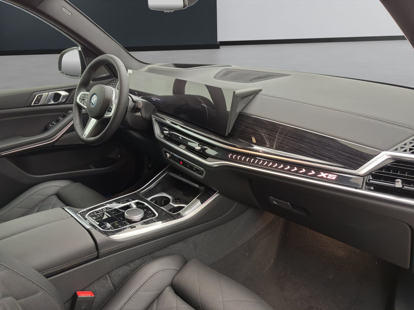 Fahrzeugabbildung BMW X5 xDrive50e [M Sport Pro, HUD, AHK, ACC, 22 LMR]