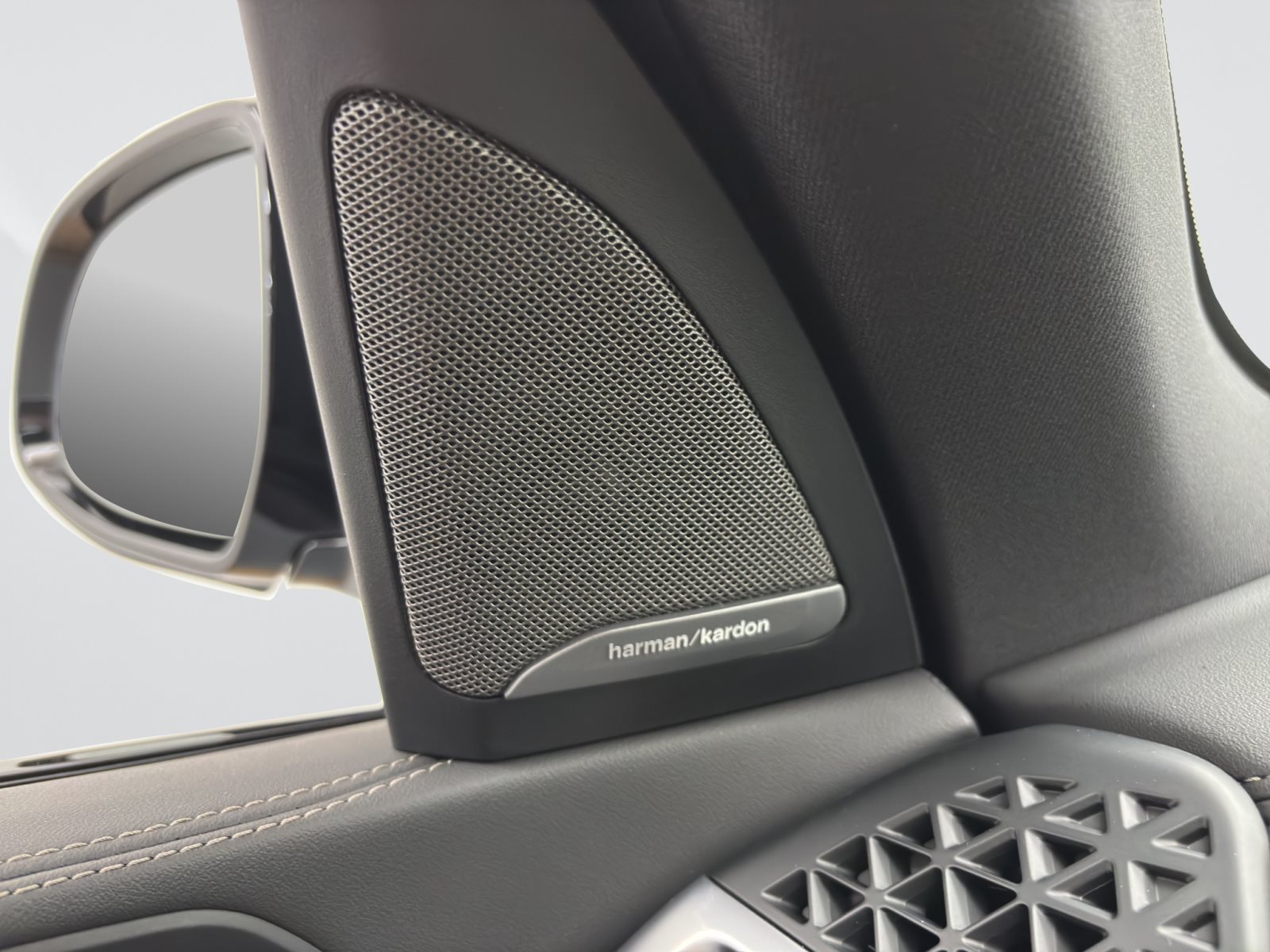 Fahrzeugabbildung BMW X5 xDrive50e [M Sport Pro, HUD, AHK, ACC, 22 LMR]