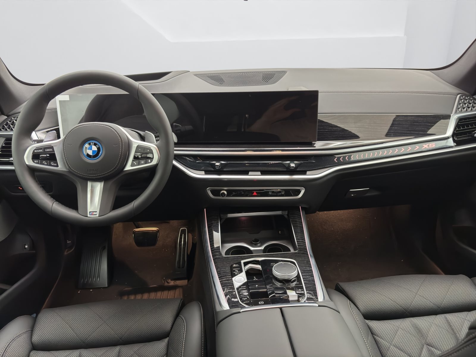 Fahrzeugabbildung BMW X5 xDrive50e [M Sport Pro, HUD, AHK, ACC, 22 LMR]