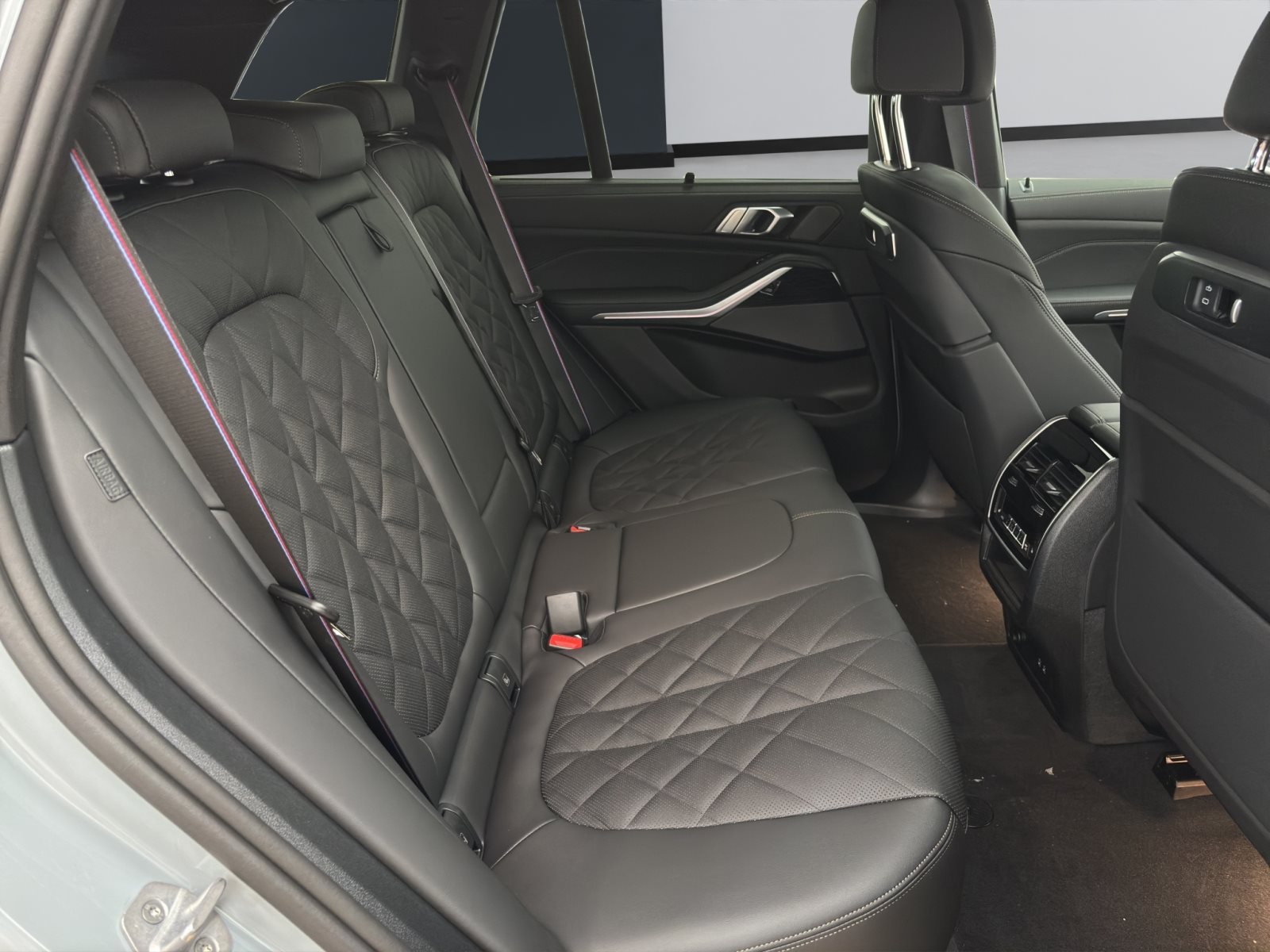 Fahrzeugabbildung BMW X5 xDrive50e [M Sport Pro, HUD, AHK, ACC, 22 LMR]