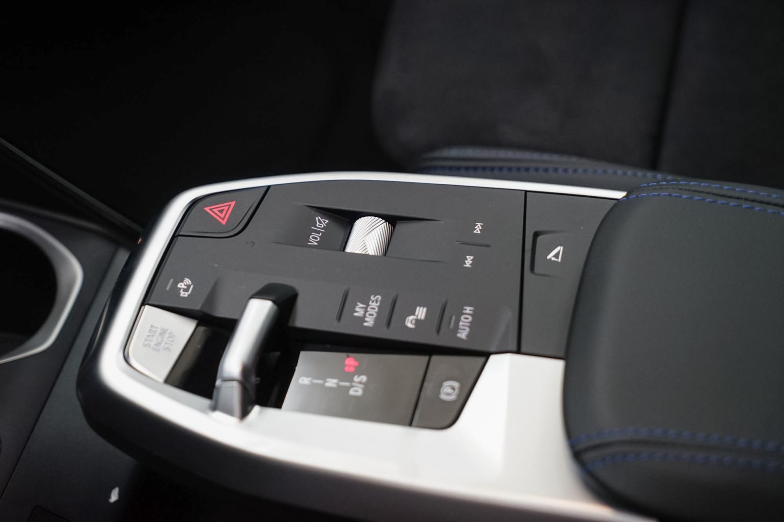 Fahrzeugabbildung BMW X1 sDrive20i [M Sport, HUD, AHK, ACC, RFK, 19 LMR]