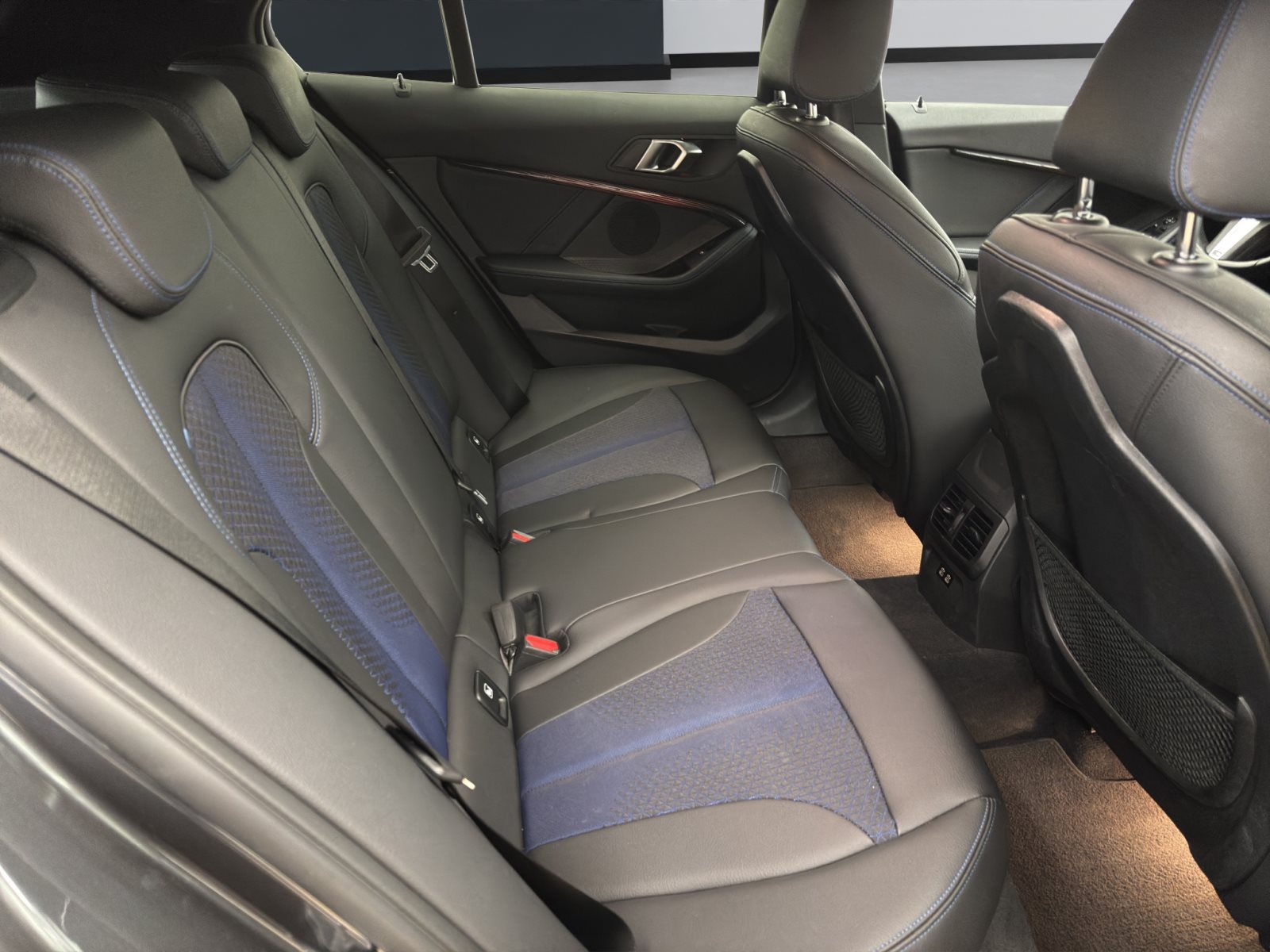 Fahrzeugabbildung BMW 118d 5-Türer [M Sport, LC Prof., PDC, SHZ, HiFi]