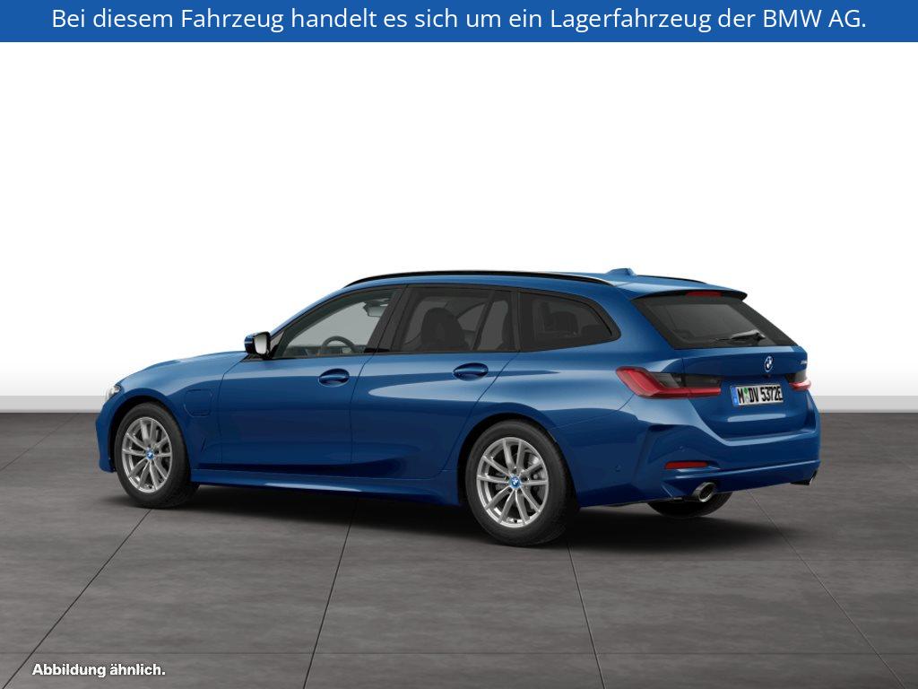 Fahrzeugabbildung BMW 330e Touring