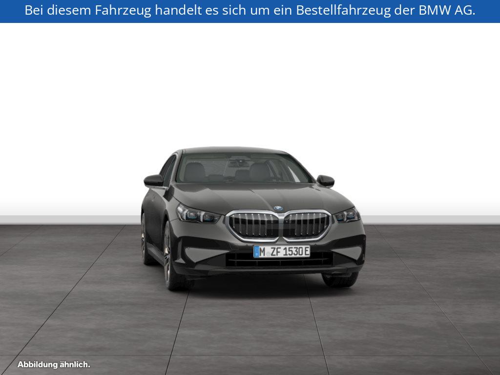 Fahrzeugabbildung BMW 530e Limousine
