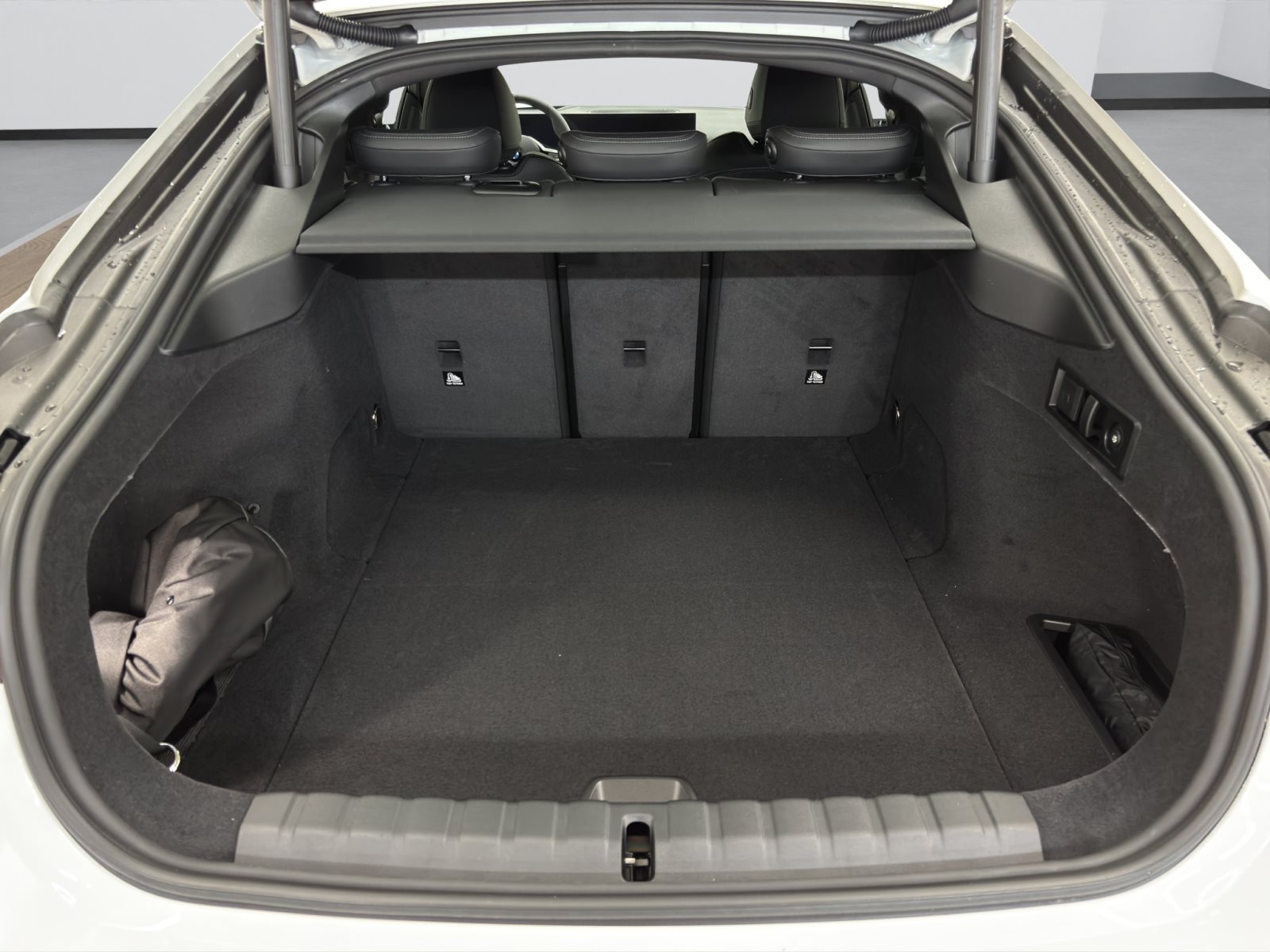 Fahrzeugabbildung BMW i4 eDrive40 [M Sport, HUD, AHK, ACC, 19 LMR]