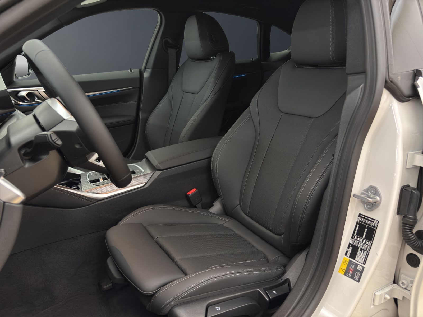 Fahrzeugabbildung BMW i4 eDrive40 [M Sport, HUD, AHK, ACC, 19 LMR]