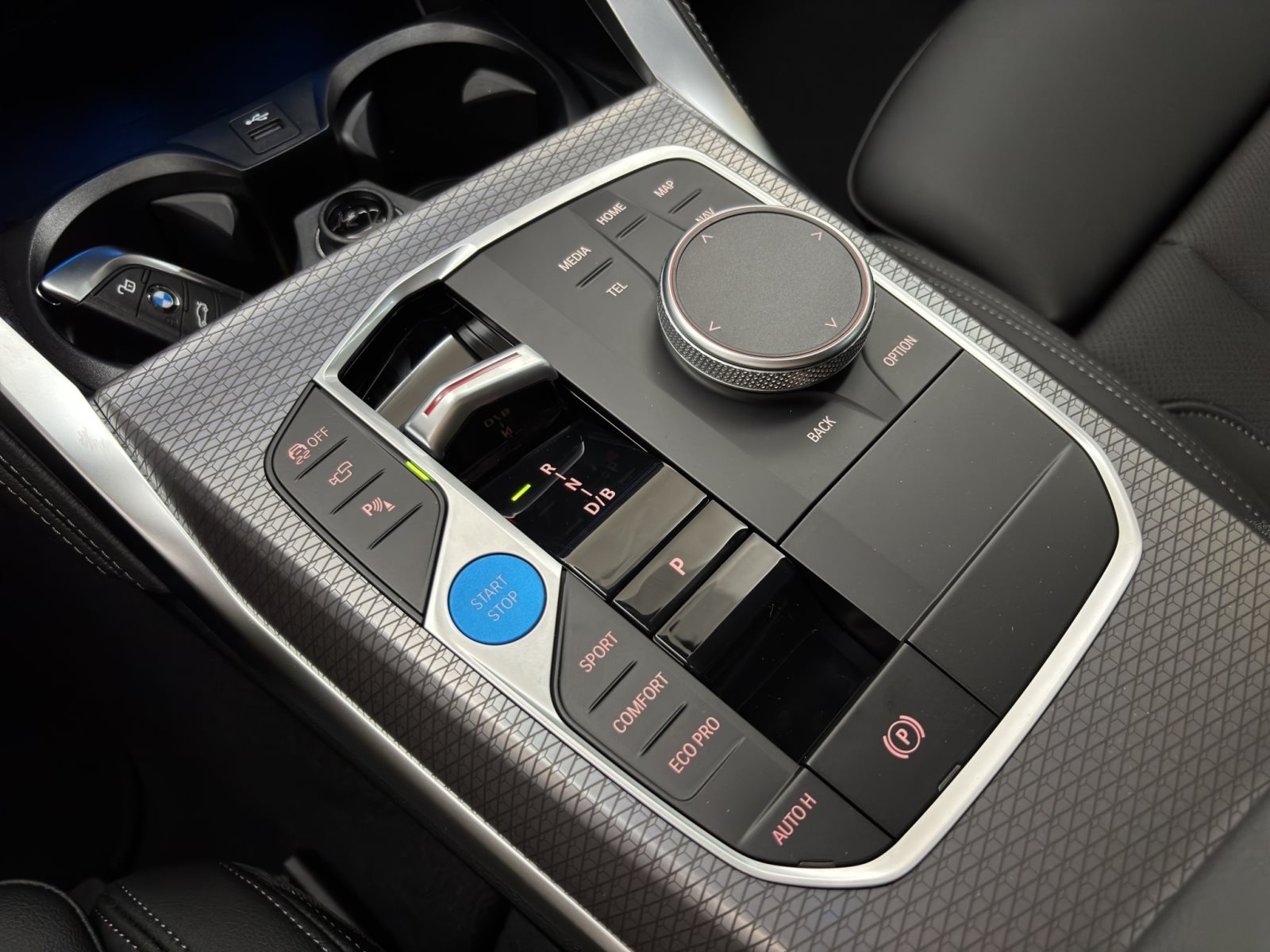 Fahrzeugabbildung BMW i4 eDrive40 [M Sport, HUD, AHK, ACC, 19 LMR]