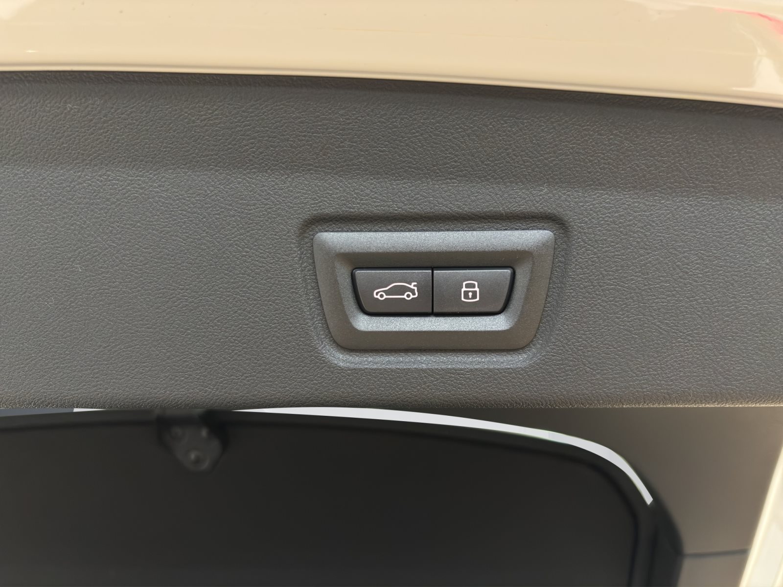 Fahrzeugabbildung BMW i4 eDrive40 [M Sport, HUD, AHK, ACC, 19 LMR]