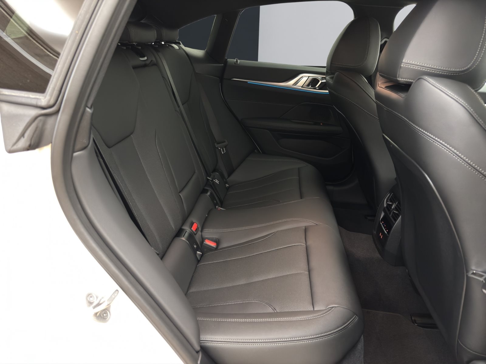Fahrzeugabbildung BMW i4 eDrive40 [M Sport, HUD, AHK, ACC, 19 LMR]