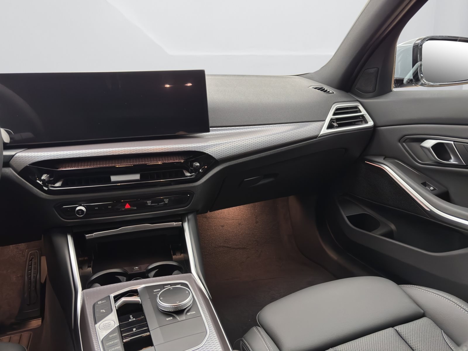 Fahrzeugabbildung BMW 320d Touring [M Sport, AHK, ACC, RFK, HiFi, 18 LMR]