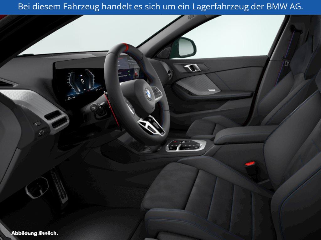 Fahrzeugabbildung BMW M135 xDrive