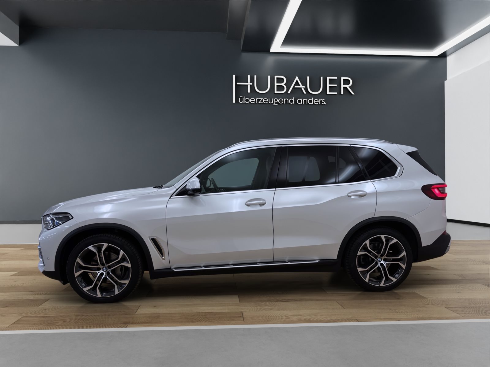 Fahrzeugabbildung BMW X5 xDrive30d [xLine, Laser, B&W Sound, AHK, HUD]