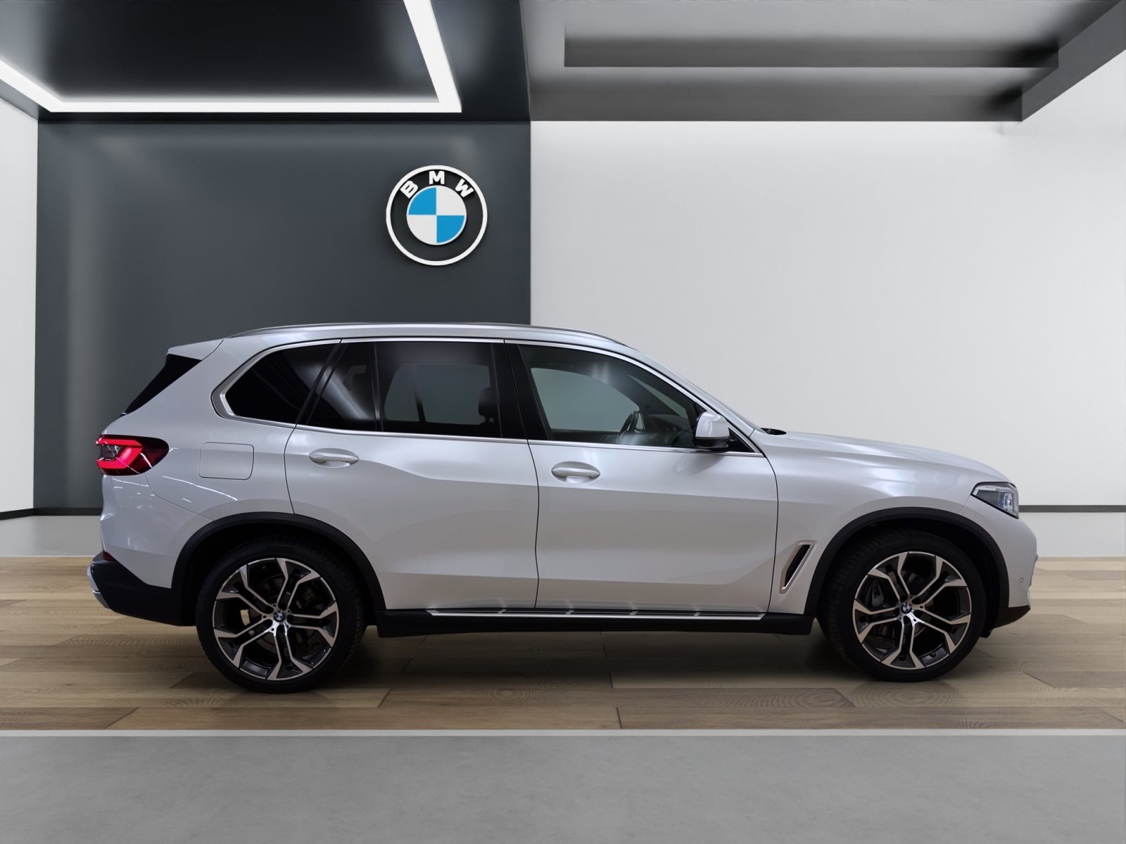Fahrzeugabbildung BMW X5 xDrive30d [xLine, Laser, B&W Sound, AHK, HUD]