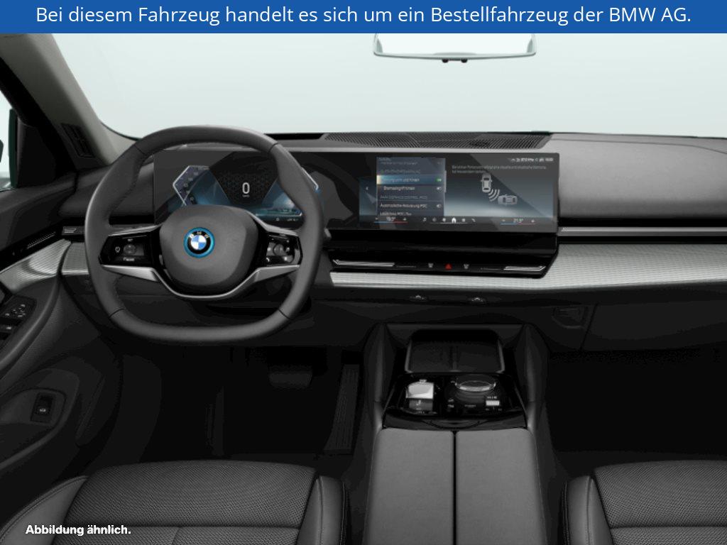 Fahrzeugabbildung BMW i5 eDrive40 Limousine