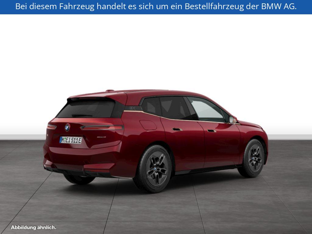 Fahrzeugabbildung BMW iX xDrive45
