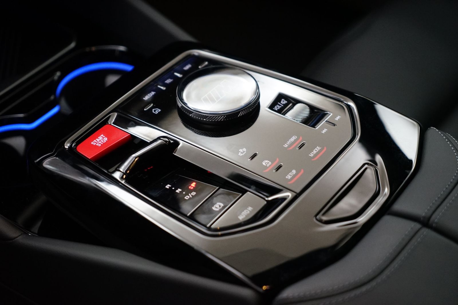 Fahrzeugabbildung BMW M5 Touring [HUD, AHK, ACC, B&W Sound, RFK]