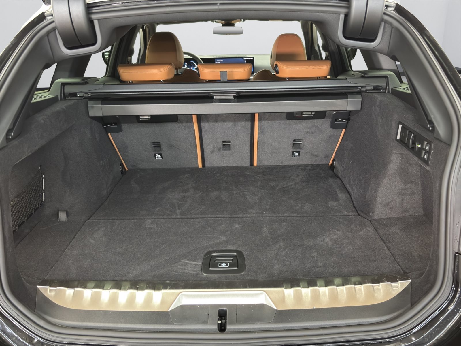 Fahrzeugabbildung BMW 330e xDrive Touring [M Sport, AHK, ACC, RFK, HiFi, 18 LMR]