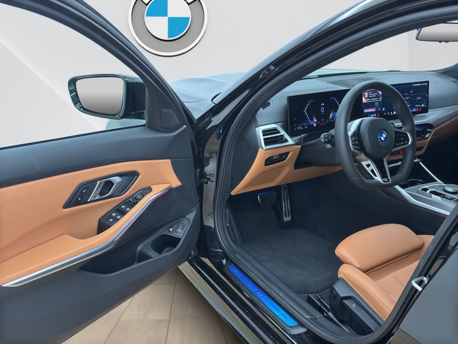 Fahrzeugabbildung BMW 330e xDrive Touring [M Sport, AHK, ACC, RFK, HiFi, 18 LMR]