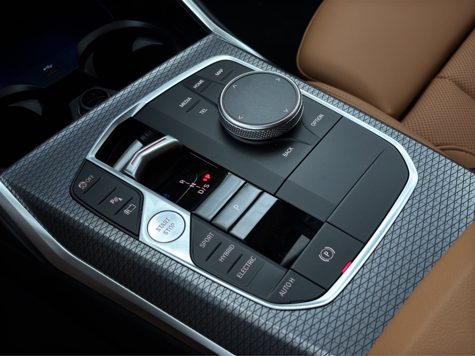 Fahrzeugabbildung BMW 330e xDrive Touring [M Sport, AHK, ACC, RFK, HiFi, 18 LMR]