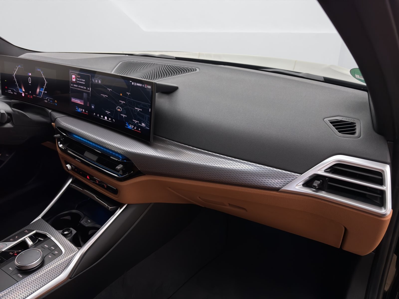 Fahrzeugabbildung BMW 330e xDrive Touring [M Sport, AHK, ACC, RFK, HiFi, 18 LMR]