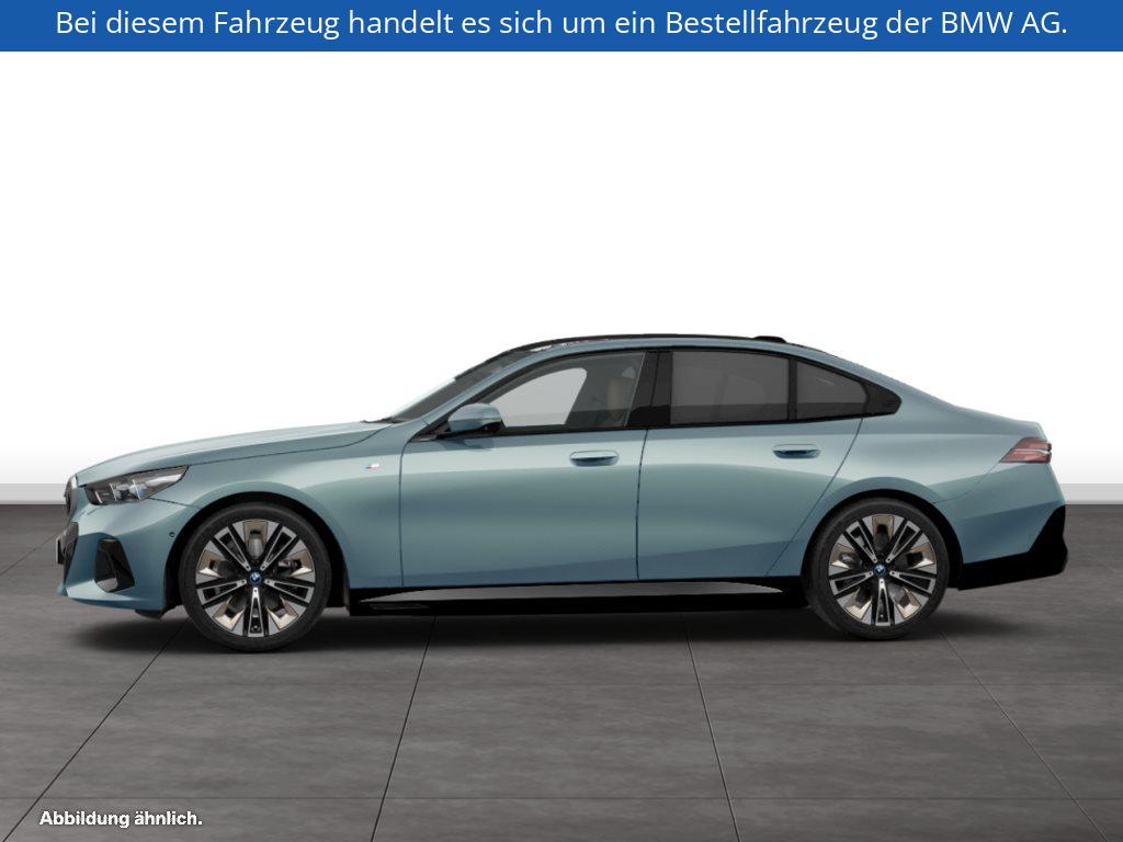 Fahrzeugabbildung BMW i5 eDrive40 Limousine