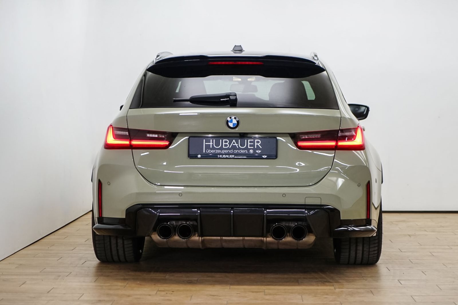Fahrzeugabbildung BMW M3 Competition M xDrive Touring [Individual, Carbon, M Drivers Pack]