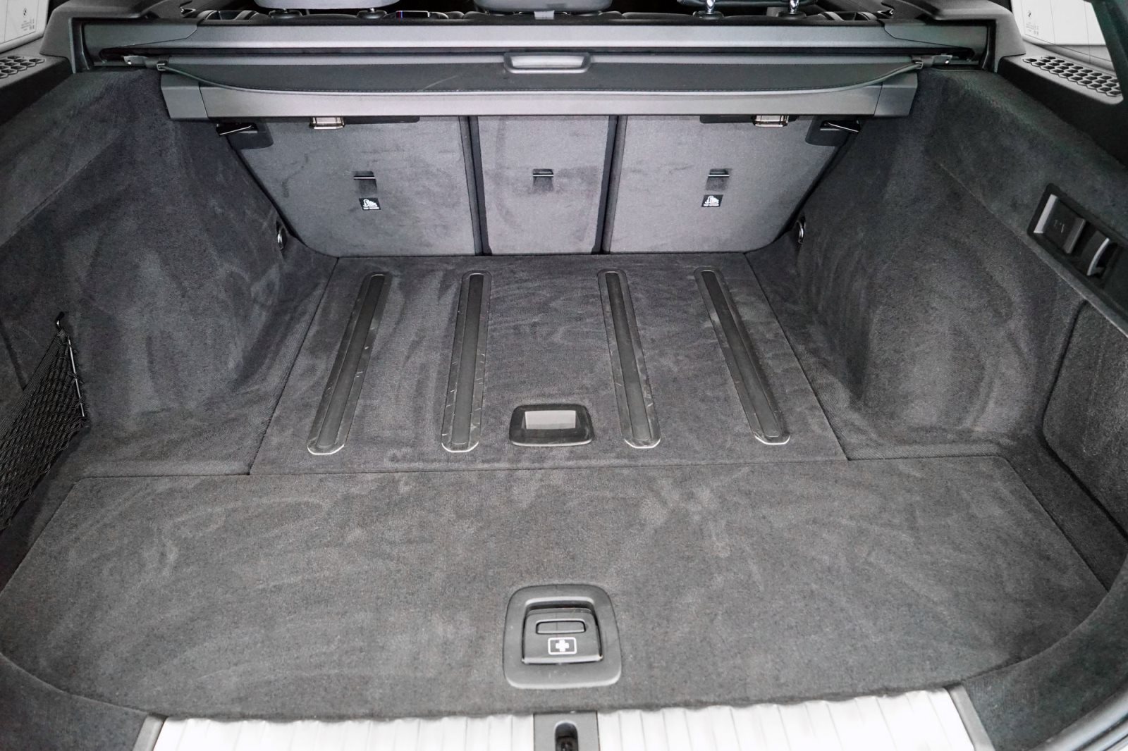 Fahrzeugabbildung BMW M3 Competition M xDrive Touring [Individual, Carbon, M Drivers Pack]
