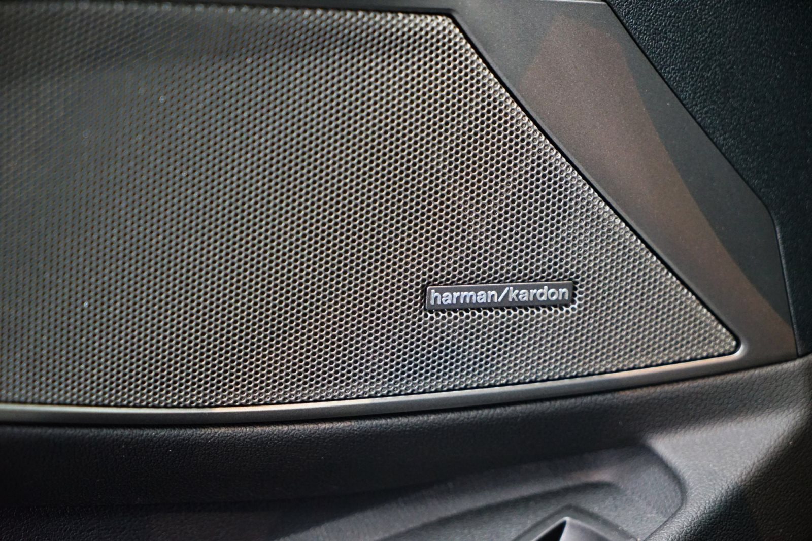 Fahrzeugabbildung BMW M3 Competition M xDrive Touring [Individual, Carbon, M Drivers Pack]
