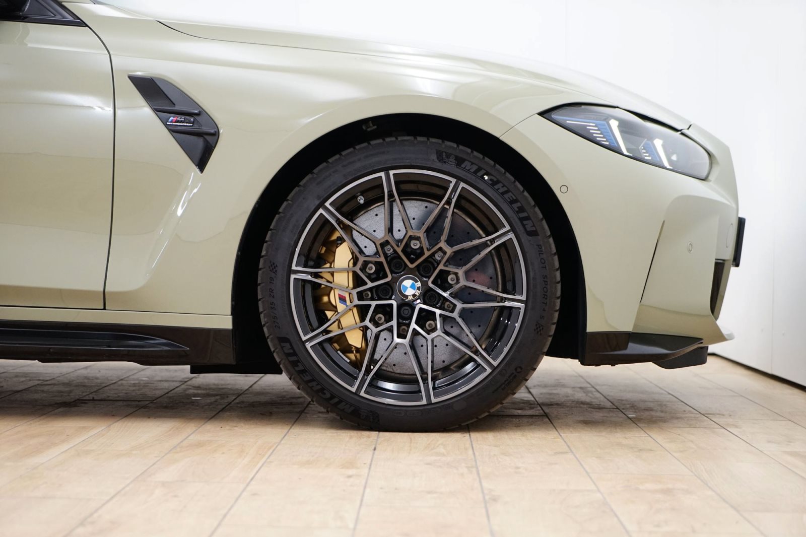 Fahrzeugabbildung BMW M3 Competition M xDrive Touring [Individual, Carbon, M Drivers Pack]