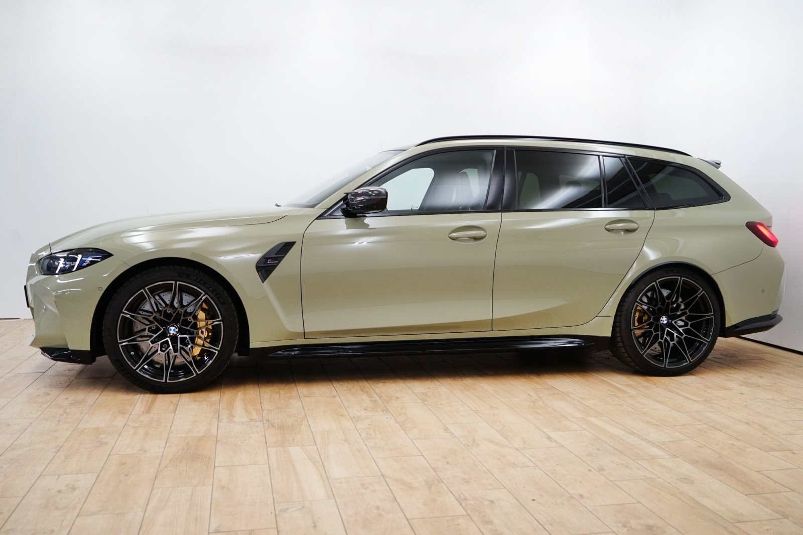 Fahrzeugabbildung BMW M3 Competition M xDrive Touring [Individual, Carbon, M Drivers Pack]
