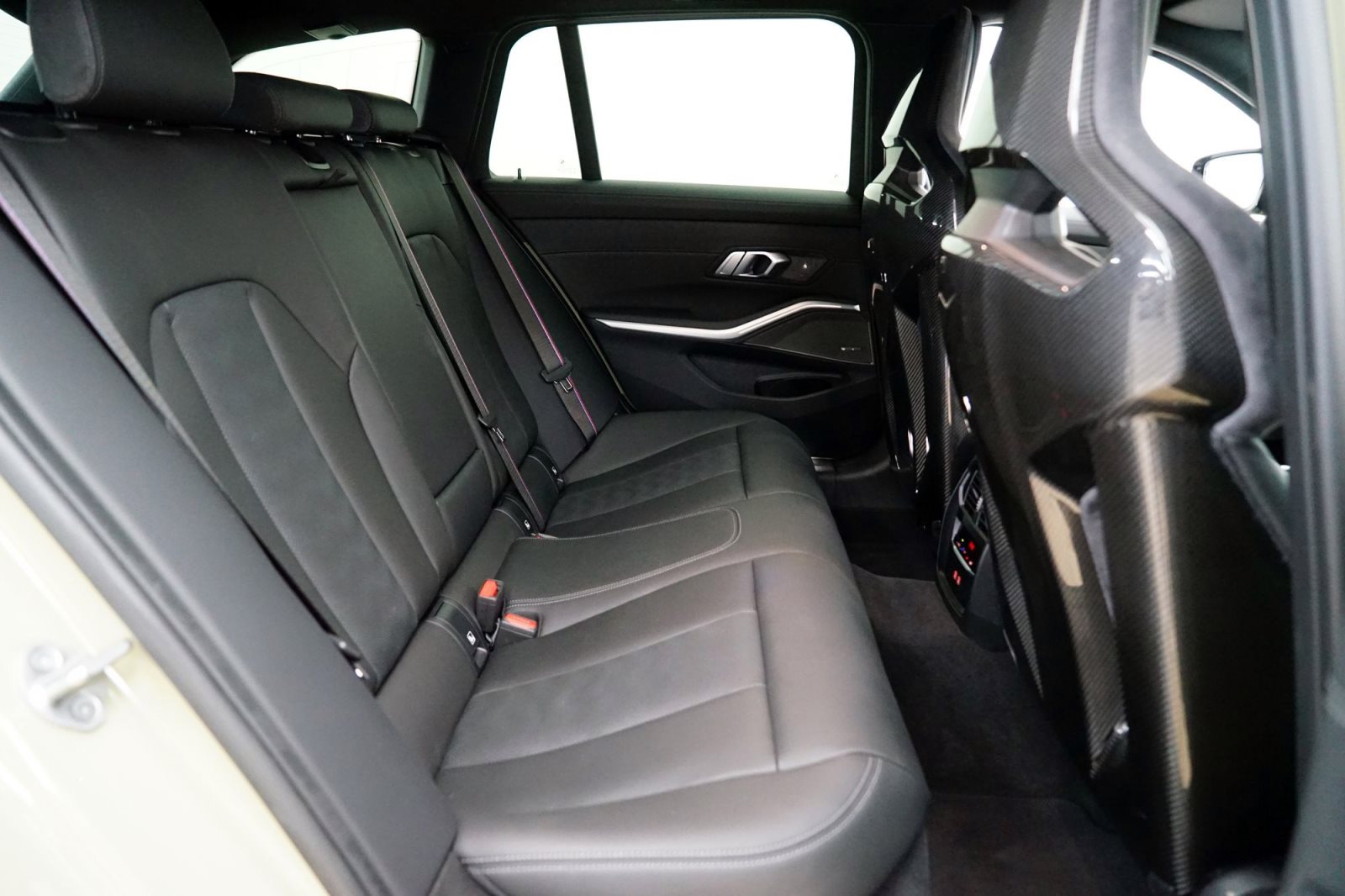 Fahrzeugabbildung BMW M3 Competition M xDrive Touring [Individual, Carbon, M Drivers Pack]