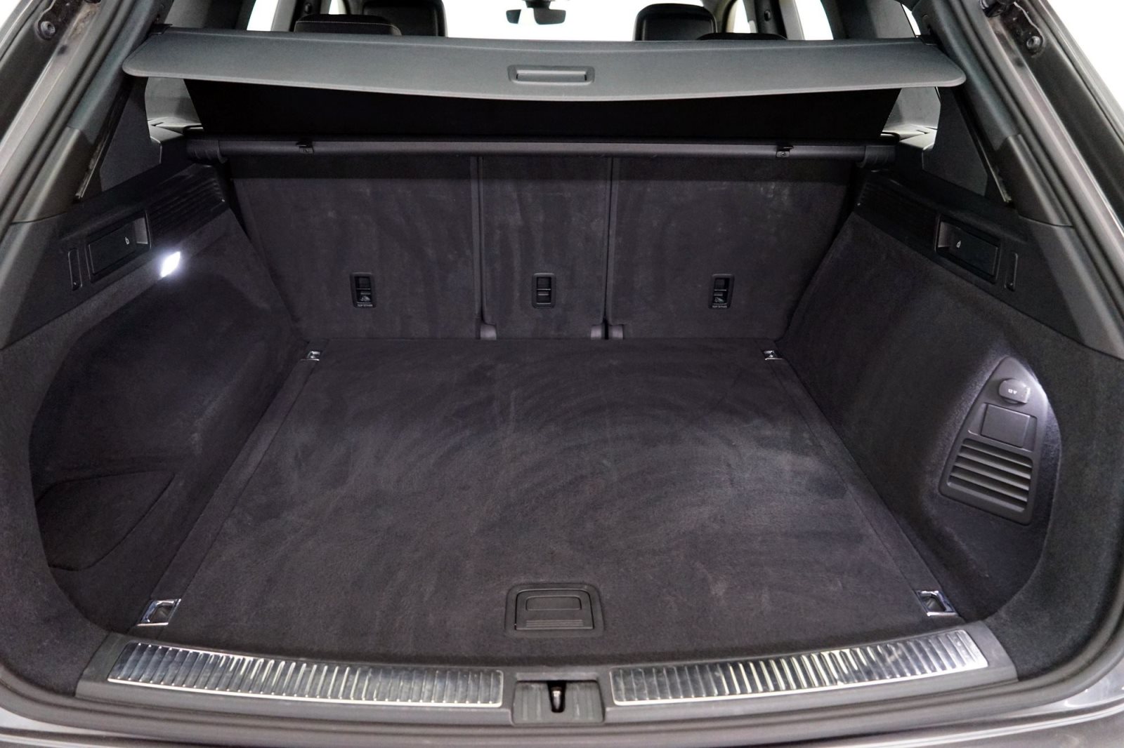 Fahrzeugabbildung Volkswagen Touareg 3.0 V6 TDI 4Motion [R-Line, Navi, ACC, RFK]