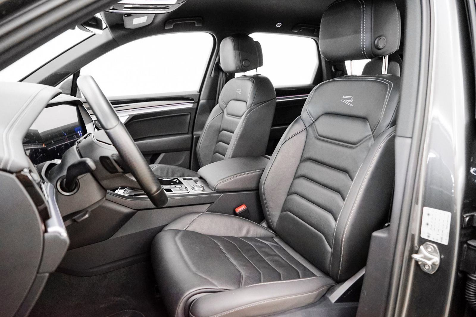 Fahrzeugabbildung Volkswagen Touareg 3.0 V6 TDI 4Motion [R-Line, Navi, ACC, RFK]