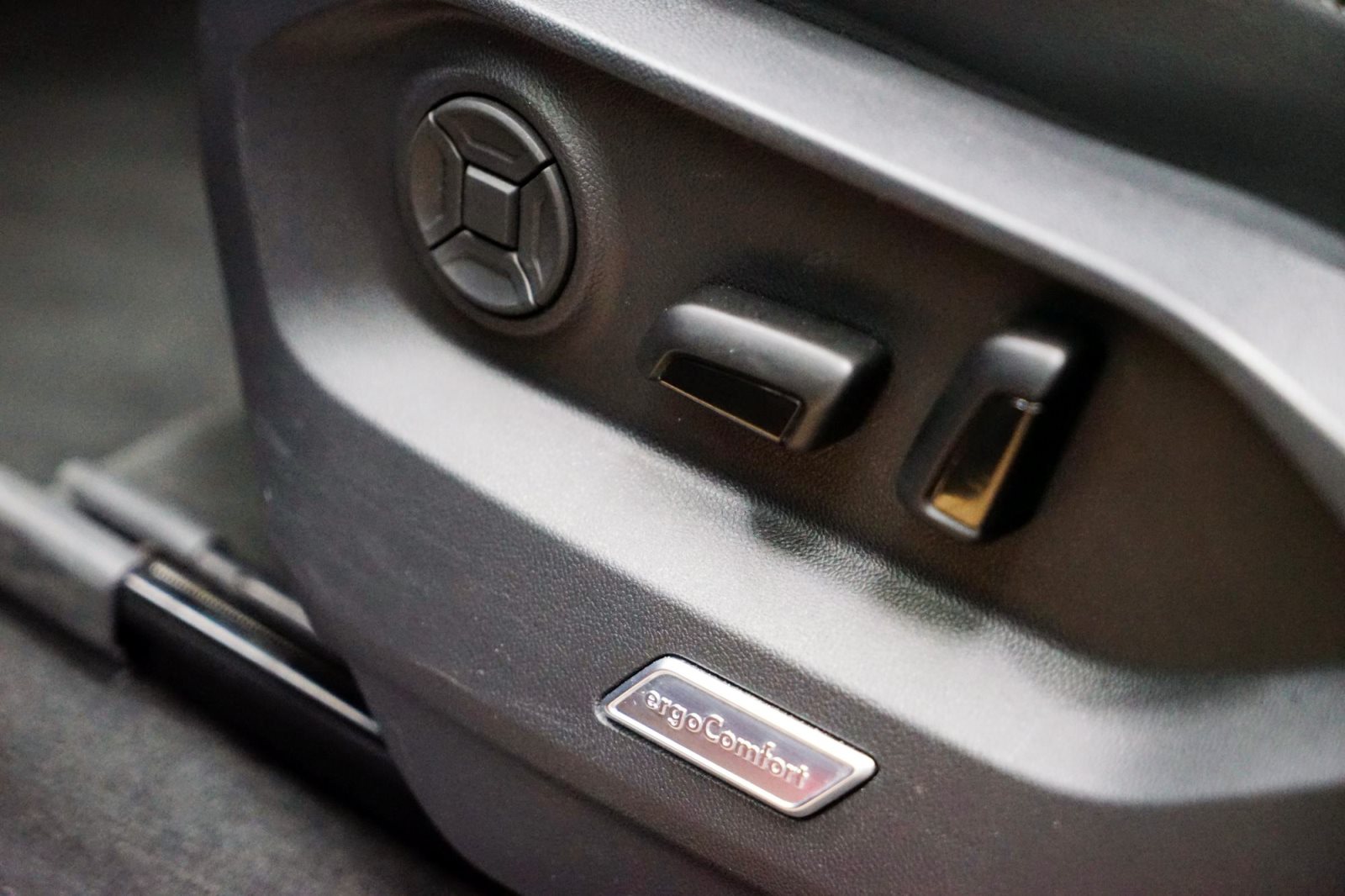 Fahrzeugabbildung Volkswagen Touareg 3.0 V6 TDI 4Motion [R-Line, Navi, ACC, RFK]
