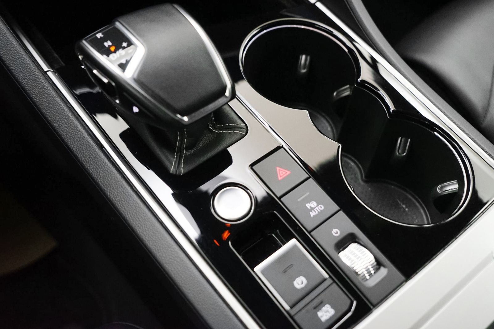 Fahrzeugabbildung Volkswagen Touareg 3.0 V6 TDI 4Motion [R-Line, Navi, ACC, RFK]