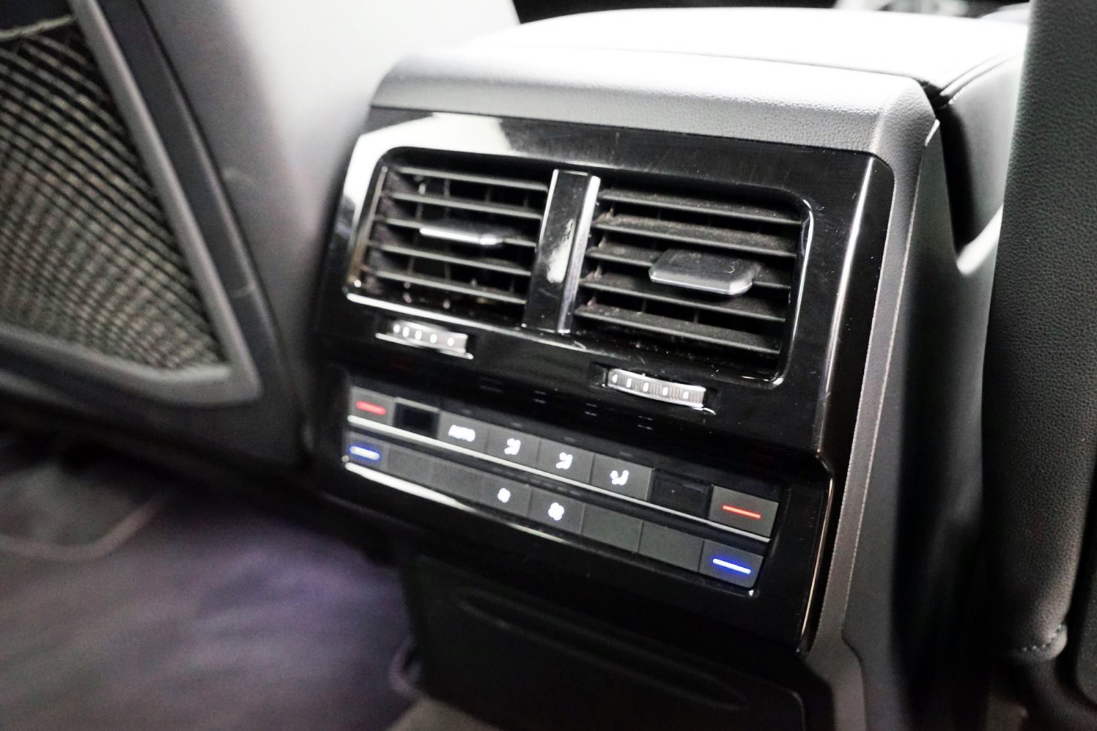 Fahrzeugabbildung Volkswagen Touareg 3.0 V6 TDI 4Motion [R-Line, Navi, ACC, RFK]