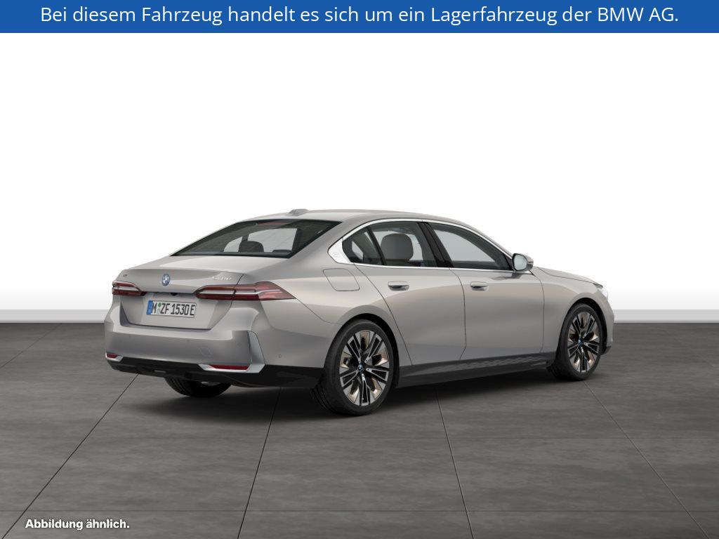 Fahrzeugabbildung BMW 550e xDrive Limousine