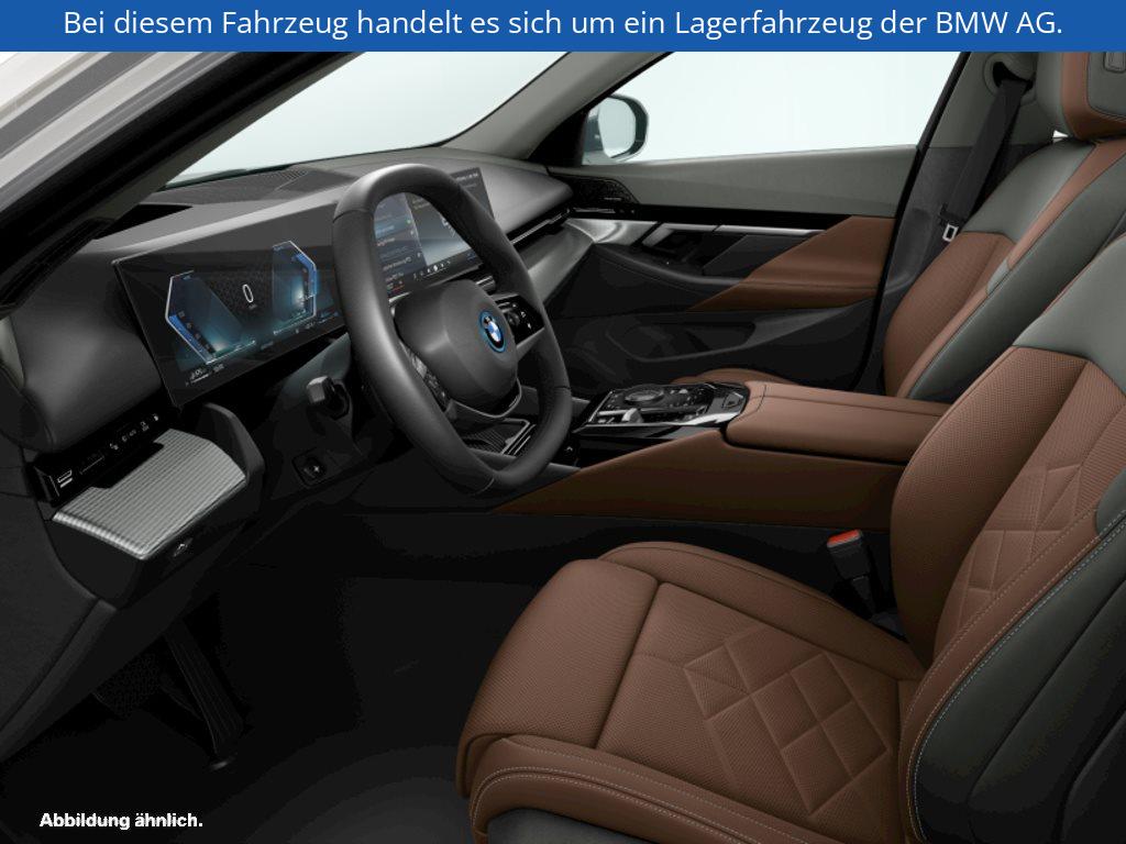 Fahrzeugabbildung BMW 550e xDrive Limousine