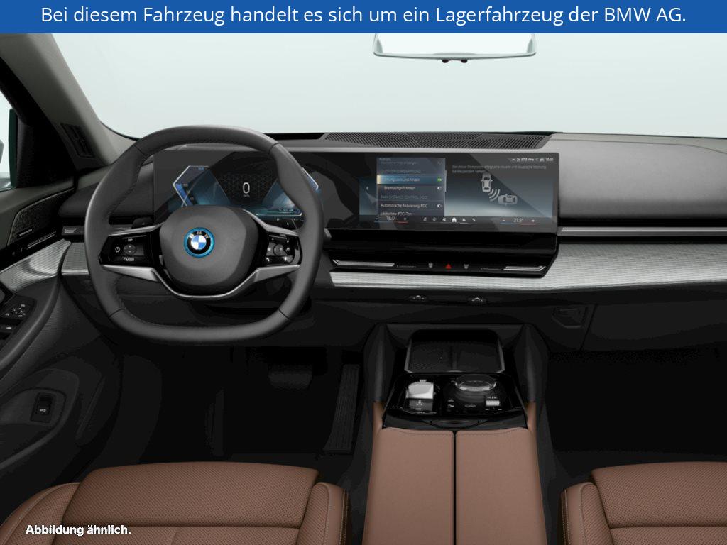 Fahrzeugabbildung BMW 550e xDrive Limousine