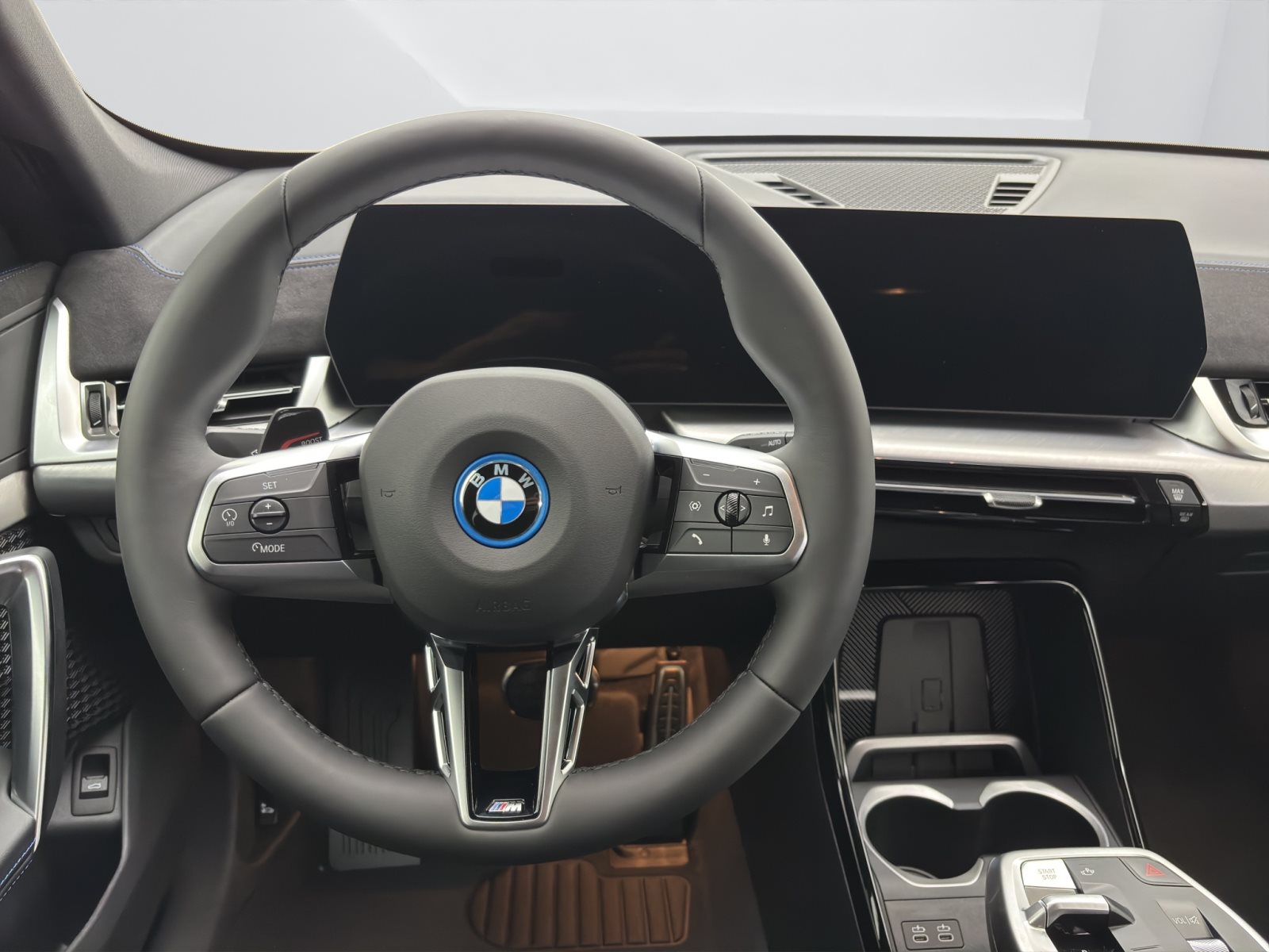 Fahrzeugabbildung BMW iX1 eDrive20 [M Sport Pro, AHK, ACC, 19 LMR, RFK]