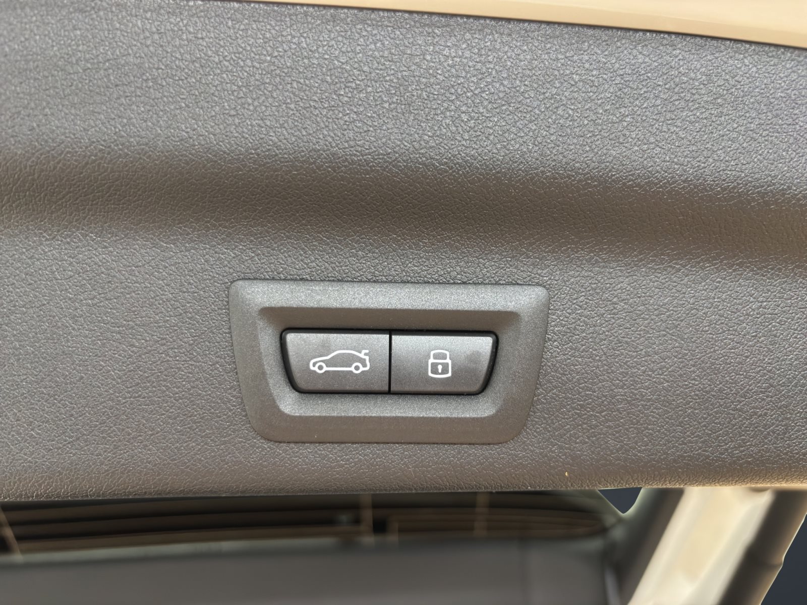 Fahrzeugabbildung BMW iX1 eDrive20 [M Sport Pro, AHK, ACC, 19 LMR, RFK]